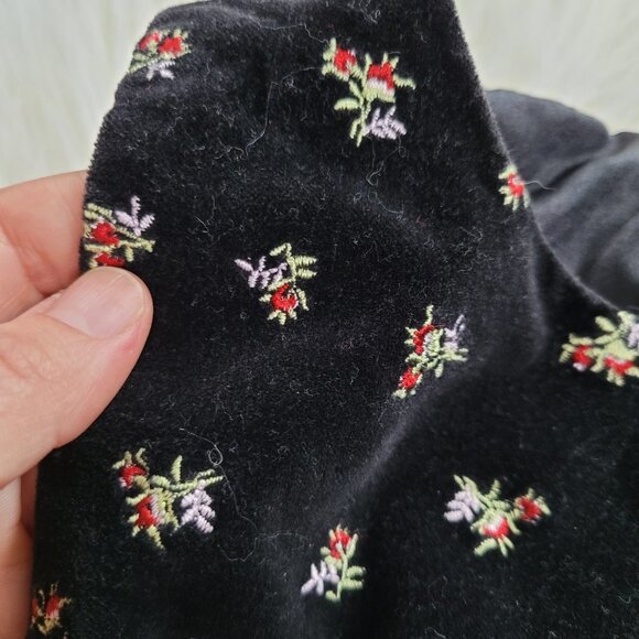 The Childrens Place Girl Kid Black Velvet Floral Embroidered A-Line Shift Dress - Picture 5 of 9